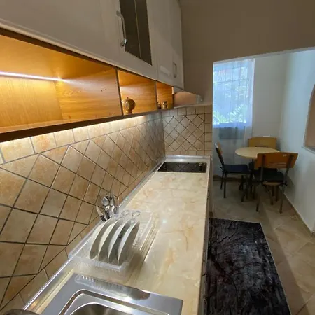Lucas 2 Apartment *